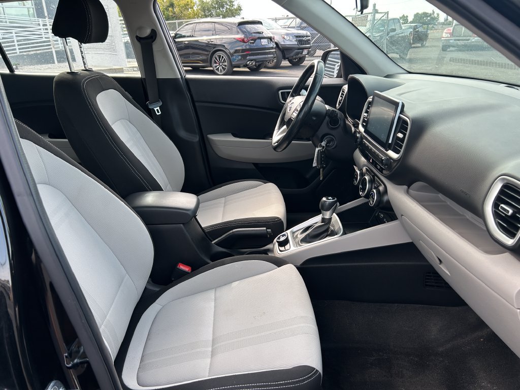 Used 2022 Hyundai Venue SEL FWD image 30