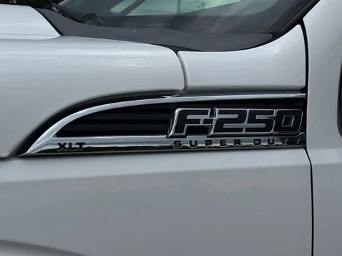 Used 2014 Ford F250 XLT w/ XLT Premium Package AWD/4WD image 9