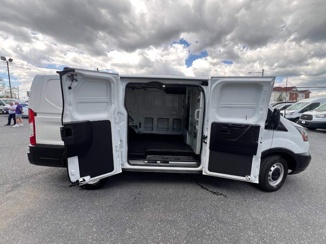 Used 2019 Ford Transit 150 130 Low Roof RWD image 22