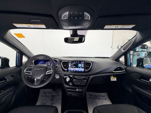 New 2027 Chrysler Pacifica Select AWD/4WD image 12