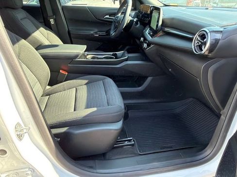 Used 2025 Chevrolet Equinox LT w/ Safety and Technology Package image 13