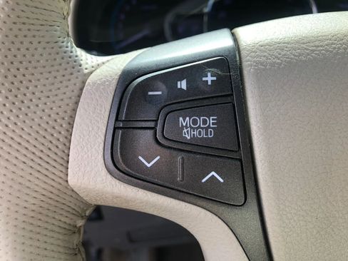 Used 2012 Toyota Sienna XLE image 26