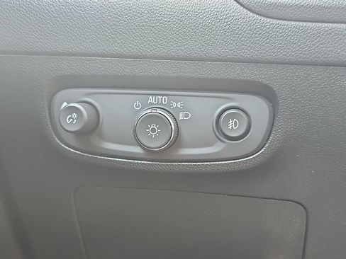 Used 2023 Buick Encore GX Preferred w/ Cold Weather Comfort Package AWD/4WD image 31