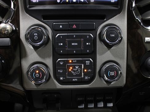 Used 2013 Ford F250 Platinum w/ FX4 Off Road Pkg AWD/4WD image 17