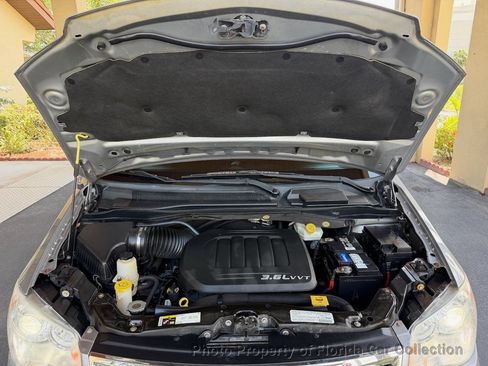 Used 2013 Chrysler Town & Country Limited w/ Luxury Group FWD image 78