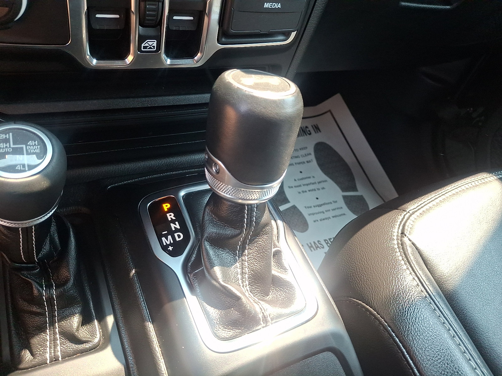 Used 2023 Jeep Wrangler Unlimited Sahara AWD/4WD image 14