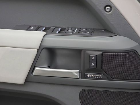 New 2026 Land Rover Defender 130 X-Dynamic SE image 29