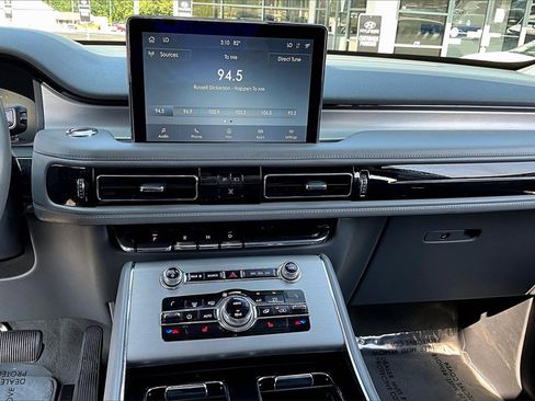 Used 2020 Lincoln Aviator Reserve image 32