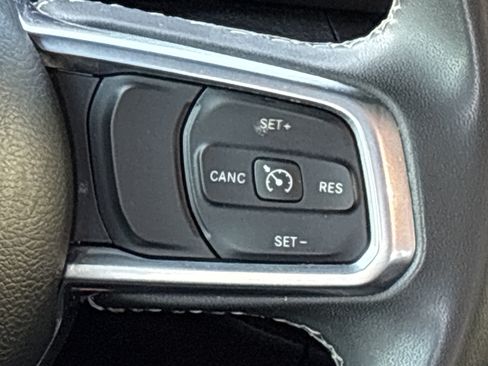 Used 2023 Jeep Gladiator Overland AWD/4WD image 23