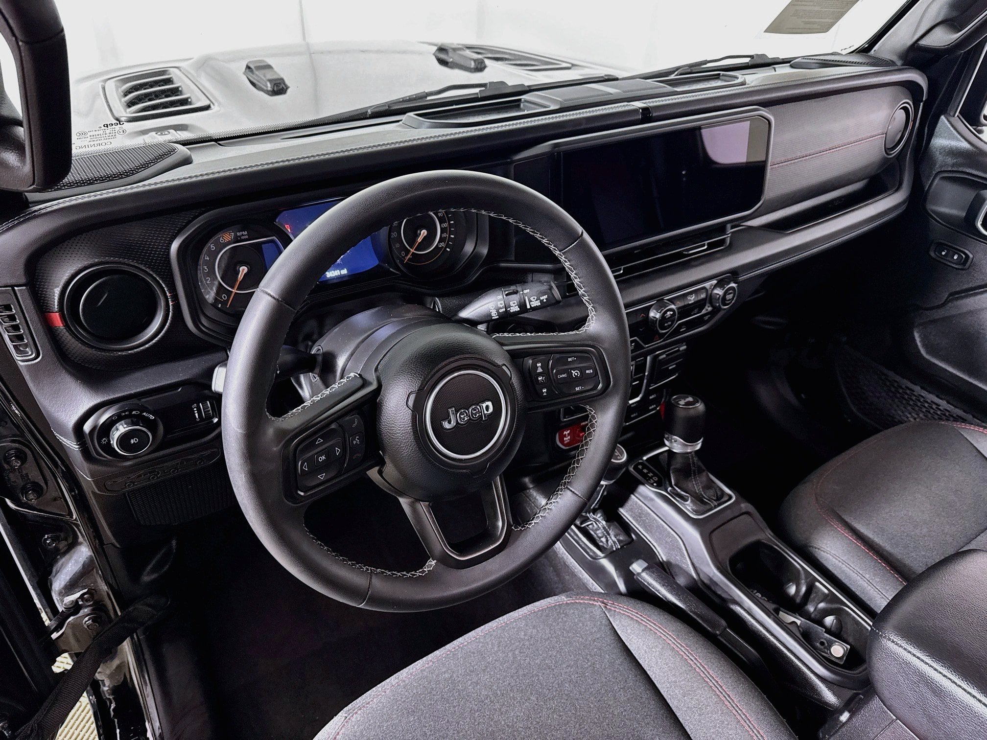 Used 2025 Jeep Wrangler Unlimited Rubicon AWD/4WD image 10