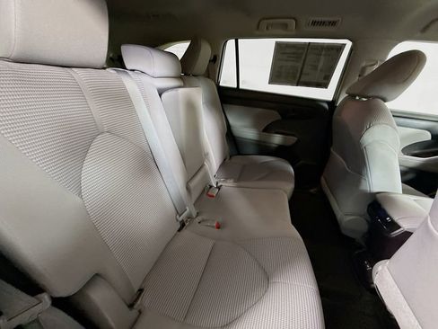 Certified 2023 Toyota Highlander L image 26