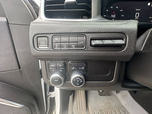 Used 2022 GMC Yukon XL Denali AWD/4WD image 24