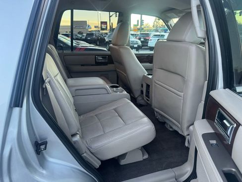Used 2014 Lincoln Navigator 4WD image 17