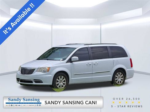 Used 2014 Chrysler Town & Country Touring FWD image 1