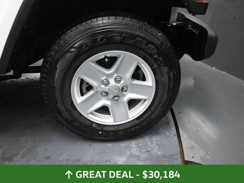 Used 2022 Jeep Gladiator Sport image 20