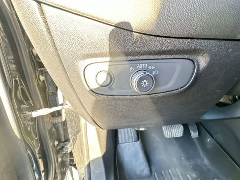 Used 2019 Chevrolet Equinox LT image 17