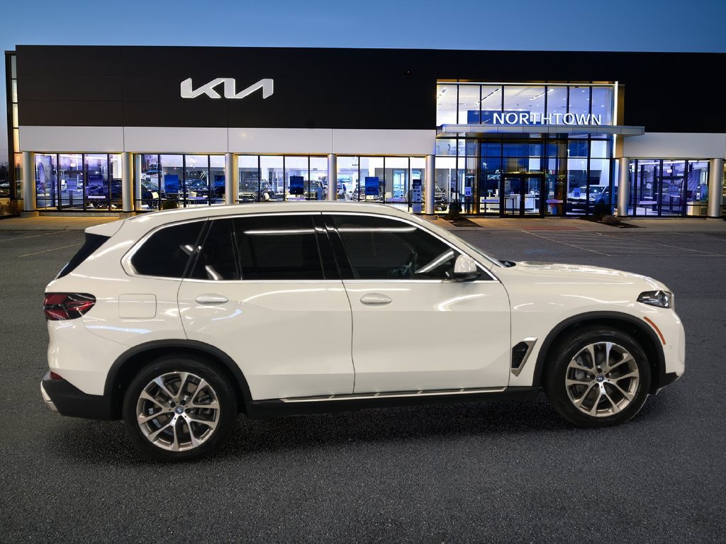 Used 2024 BMW X5 xDrive50e AWD/4WD image 7