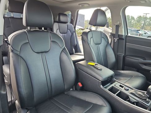 Used 2024 Kia Sorento EX w/ Panoramic Sunroof Package image 12