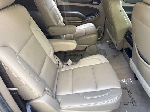 Used 2019 Chevrolet Suburban LT image 18