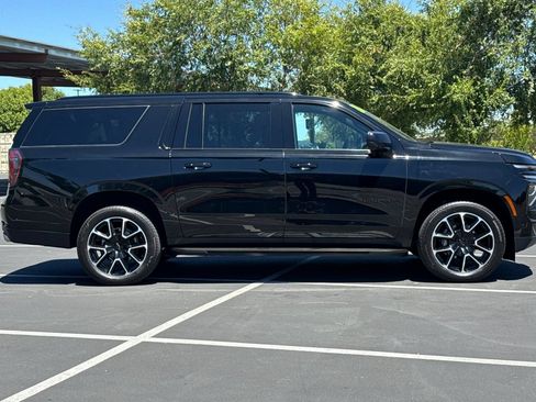 Used 2026 Chevrolet Suburban RST RWD image 8