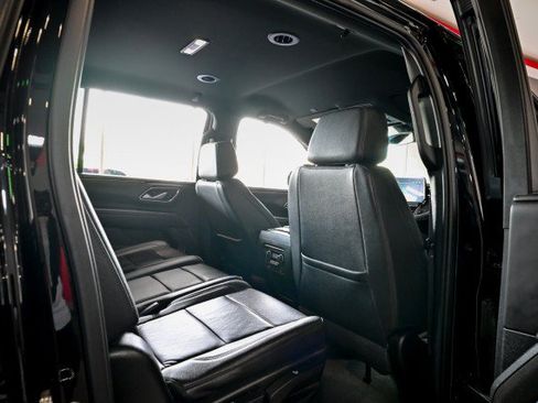 Used 2022 Chevrolet Suburban Z71 AWD/4WD image 24