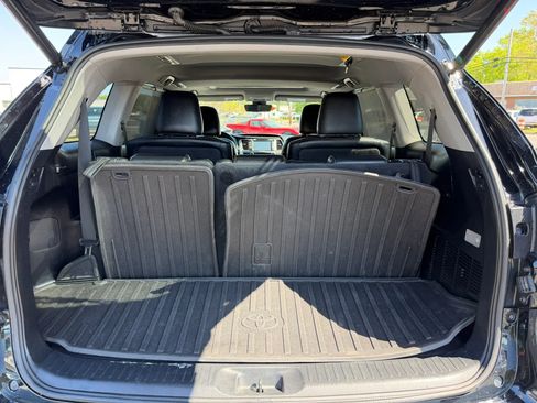 Used 2017 Toyota Highlander XLE image 18