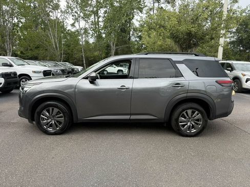 Used 2025 Nissan Pathfinder SV FWD image 2