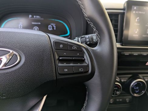 Used 2025 Hyundai Venue SEL FWD image 14