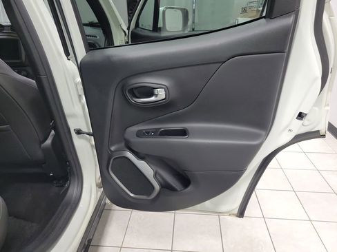 Used 2019 Jeep Renegade Limited w/ Quick Order Package 22P image 24