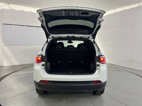 Used 2025 Jeep Compass Limited image 13