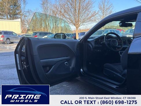 Used 2017 Dodge Challenger SXT image 9