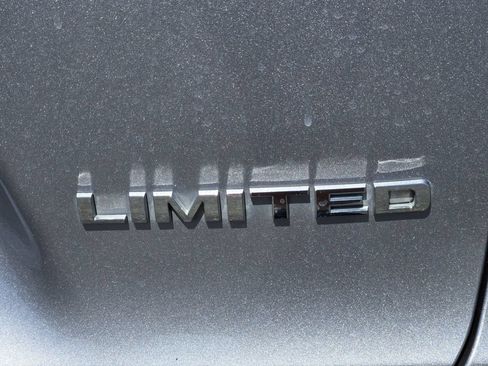 Used 2019 Jeep Cherokee Limited AWD/4WD image 9