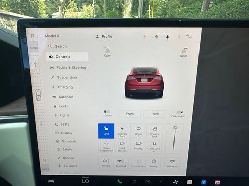 Used 2022 Tesla Model X image 35