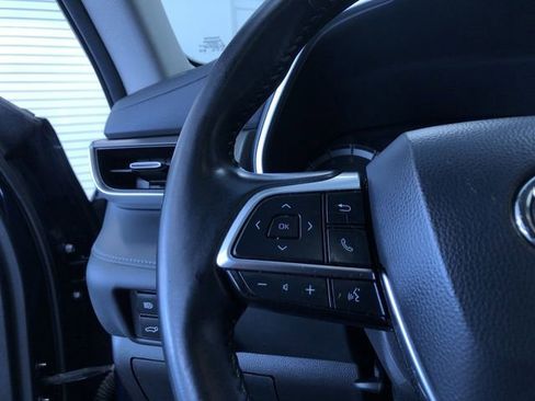 Certified 2021 Toyota Highlander XLE image 25