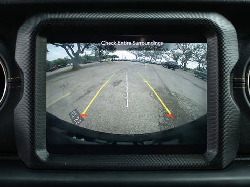 Used 2022 Jeep Wrangler Unlimited Sahara AWD/4WD image 16
