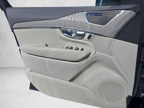 Used 2025 Volvo XC90 B6 Plus w/ Protection Package Premier image 27