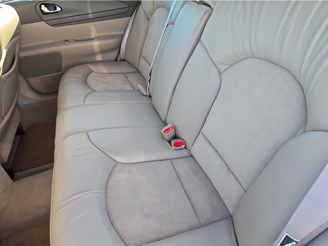 Used 2002 Lincoln Continental FWD image 10