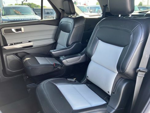 Used 2022 Ford Explorer XLT w/ Equipment Group 202A AWD/4WD image 28