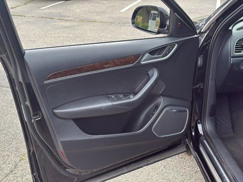 Used 2017 Audi Q3 2.0T Prestige w/ Prestige Package image 8