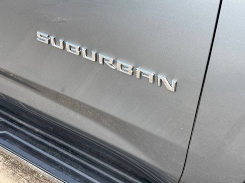 Used 2024 Chevrolet Suburban LT RWD image 8