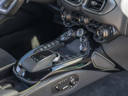 Used 2023 Aston Martin V8 Vantage Coupe RWD image 41