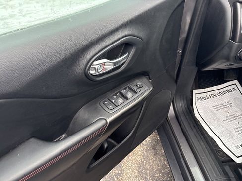 Used 2020 Jeep Cherokee Trailhawk w/ Comfort/Convenience Group image 17