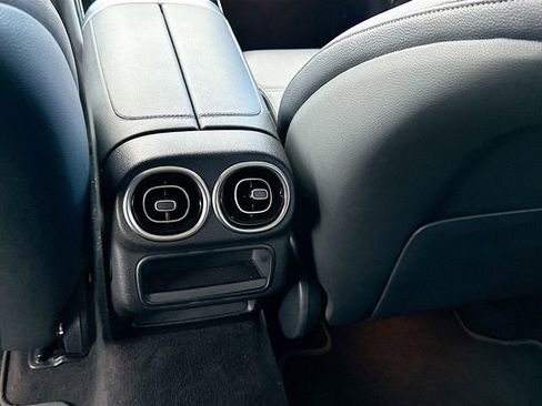 Used 2024 Mercedes-Benz GLC 300 image 27