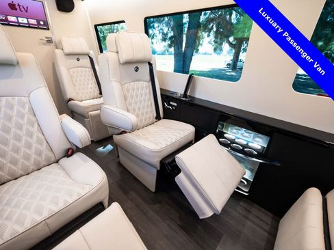 Used 2024 Mercedes-Benz Sprinter 2500 image 44