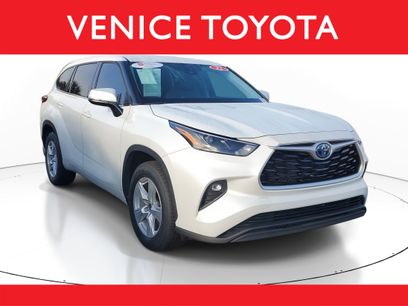 Certified 2022 Toyota Highlander LE