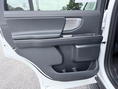 Used 2025 Ford Expedition Platinum AWD/4WD image 33