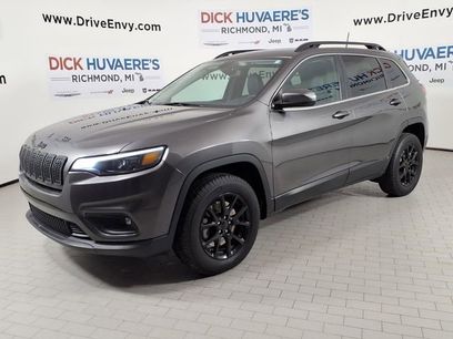 Used 2019 Jeep Cherokee Latitude Plus w/ Comfort/Convenience Group