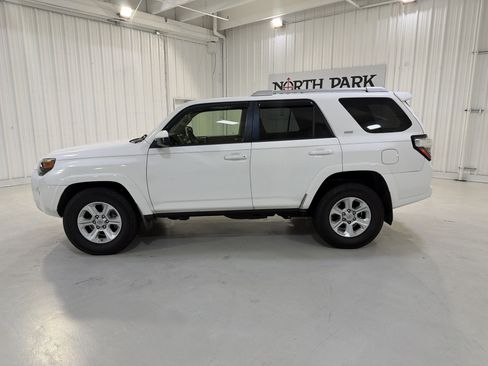 Used 2014 Toyota 4Runner SR5 RWD image 2