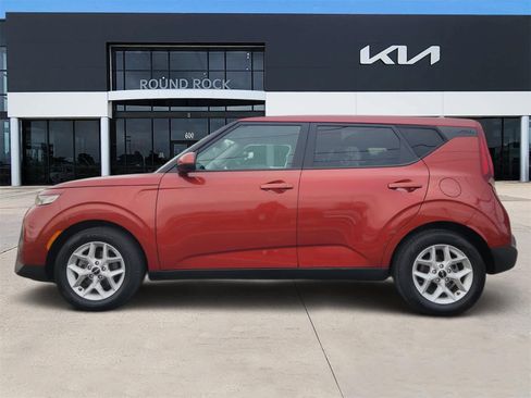 Used 2022 Kia Soul LX w/ Technology Package image 4