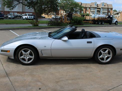Used 1996 Chevrolet Corvette Convertible RWD image 7